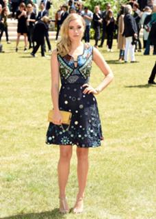 Suki Waterhouse feet photo thumbnail