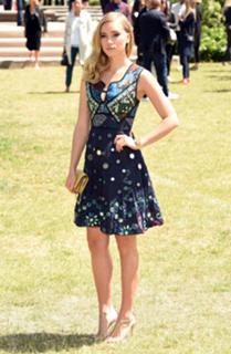 Suki Waterhouse feet photo thumbnail