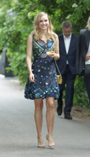 Suki Waterhouse feet photo thumbnail