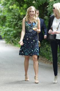Suki Waterhouse feet photo thumbnail
