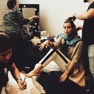 Suki Waterhouse feet photo thumbnail