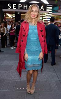 Suki Waterhouse feet photo thumbnail