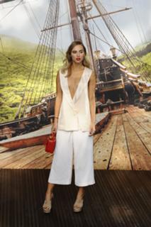 Suki Waterhouse feet photo thumbnail