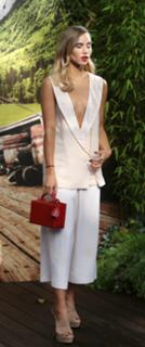 Suki Waterhouse feet photo thumbnail