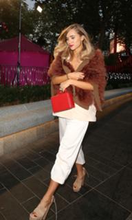 Suki Waterhouse feet photo thumbnail