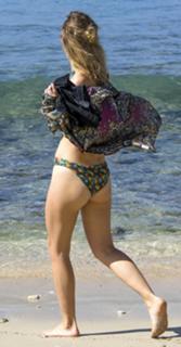 Suki Waterhouse feet photo thumbnail