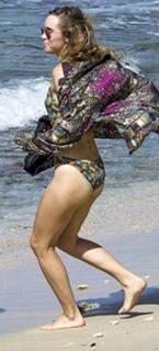 Suki Waterhouse feet photo thumbnail