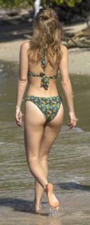 Suki Waterhouse feet photo thumbnail