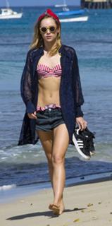 Suki Waterhouse feet photo thumbnail