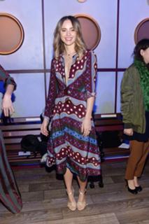 Suki Waterhouse feet photo thumbnail