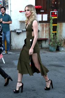 Suki Waterhouse feet photo thumbnail