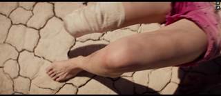 Suki Waterhouse feet photo thumbnail