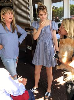 Suki Waterhouse feet photo thumbnail