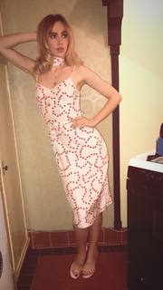 Suki Waterhouse feet photo thumbnail