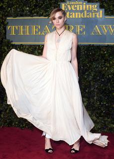 Suki Waterhouse feet photo thumbnail