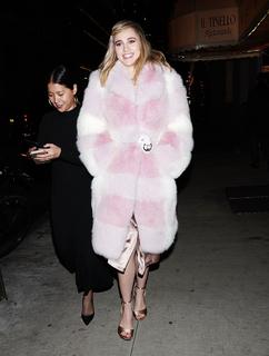 Suki Waterhouse feet photo thumbnail