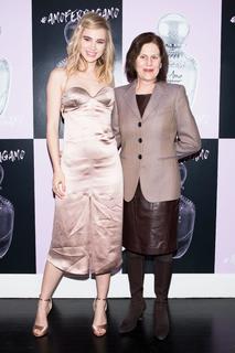 Suki Waterhouse feet photo thumbnail