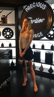 Suki Waterhouse feet photo thumbnail