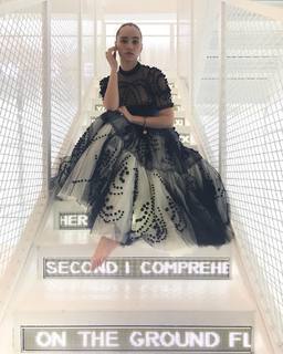 Suki Waterhouse feet photo thumbnail