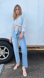 Suki Waterhouse feet photo thumbnail