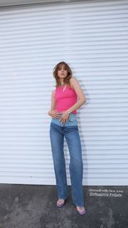 Suki Waterhouse feet photo thumbnail