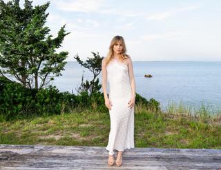 Suki Waterhouse feet photo thumbnail