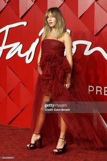 Suki Waterhouse feet photo 6