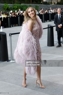 Suki Waterhouse feet photo 2