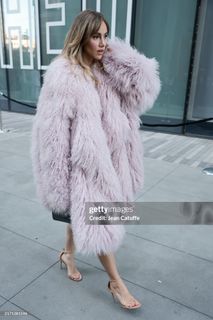 Suki Waterhouse feet photo 17