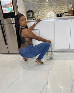 Sukihana feet photo thumbnail