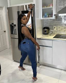 Sukihana feet photo thumbnail