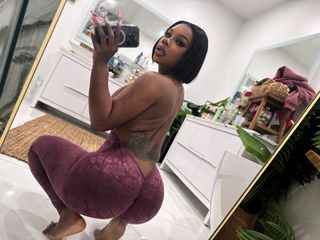 Sukihana feet photo thumbnail