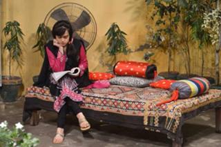 Sumbul Iqbal feet photo 17