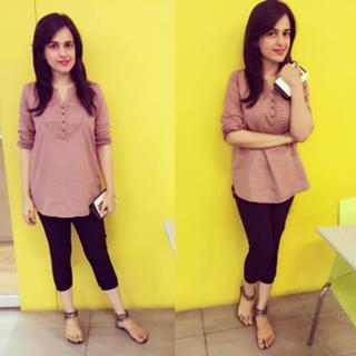 Sumbul Iqbal feet photo 6