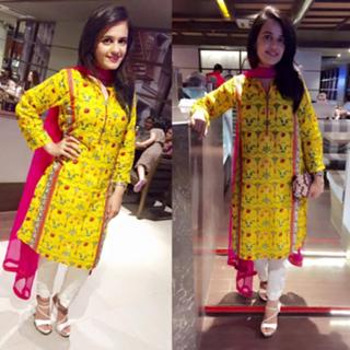 Sumbul Iqbal feet photo 4