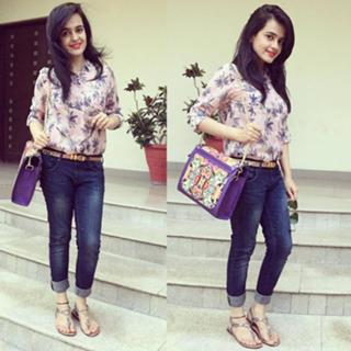 Sumbul Iqbal feet photo 9