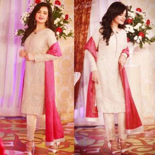 Sumbul Iqbal feet photo 7