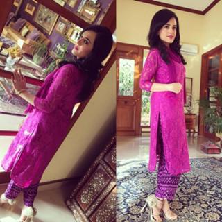 Sumbul Iqbal feet photo 6