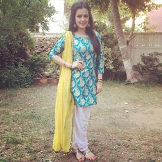 Sumbul Iqbal feet photo 5