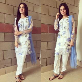Sumbul Iqbal feet photo 18