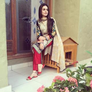 Sumbul Iqbal feet photo 17