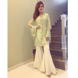 Sumbul Iqbal feet photo 19