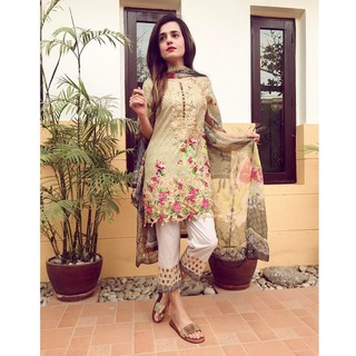 Sumbul Iqbal feet photo 18
