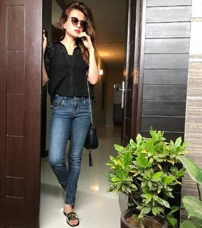 Sumbul Iqbal feet photo 15