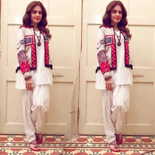Sumbul Iqbal feet photo 14