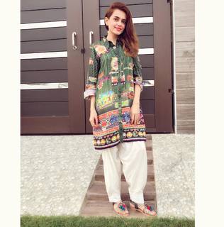 Sumbul Iqbal feet photo 13
