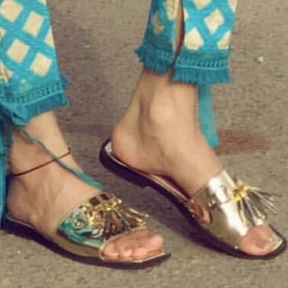 Sumbul Iqbal feet photo 12