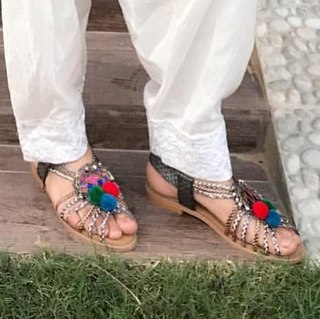 Sumbul Iqbal feet photo 5