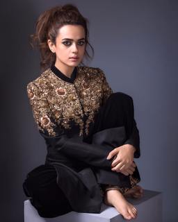 Sumbul Iqbal feet photo 1