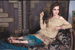 Sumbul Iqbal feet photo 4